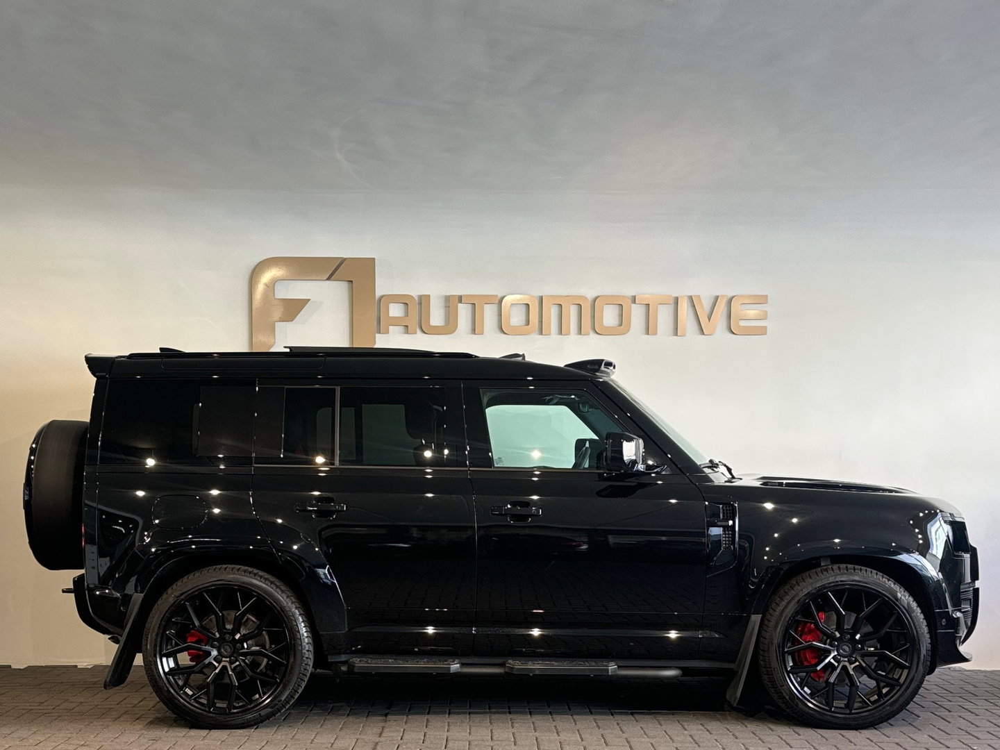 Land Rover Defender 110 2.0 P300e 110 X-Dynamic SE Pano|URBAN