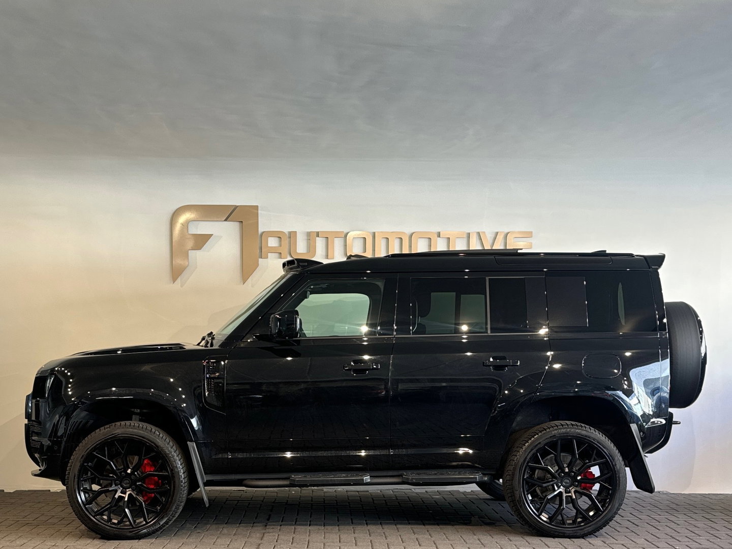 Land Rover Defender 110 2.0 P300e 110 X-Dynamic SE Pano|URBAN