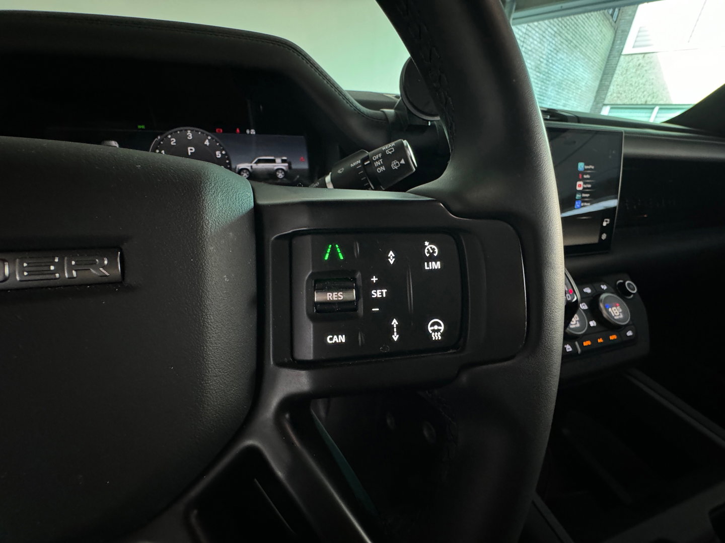 Land Rover Defender 110 2.0 P300e 110 X-Dynamic SE Pano|URBAN