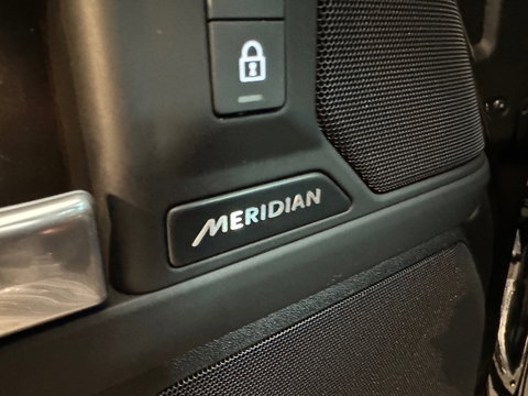 Land Rover Defender 110 2.0 P300e 110 X-Dynamic SE Pano|URBAN