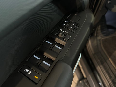 Land Rover Defender 110 2.0 P300e 110 X-Dynamic SE Pano|URBAN