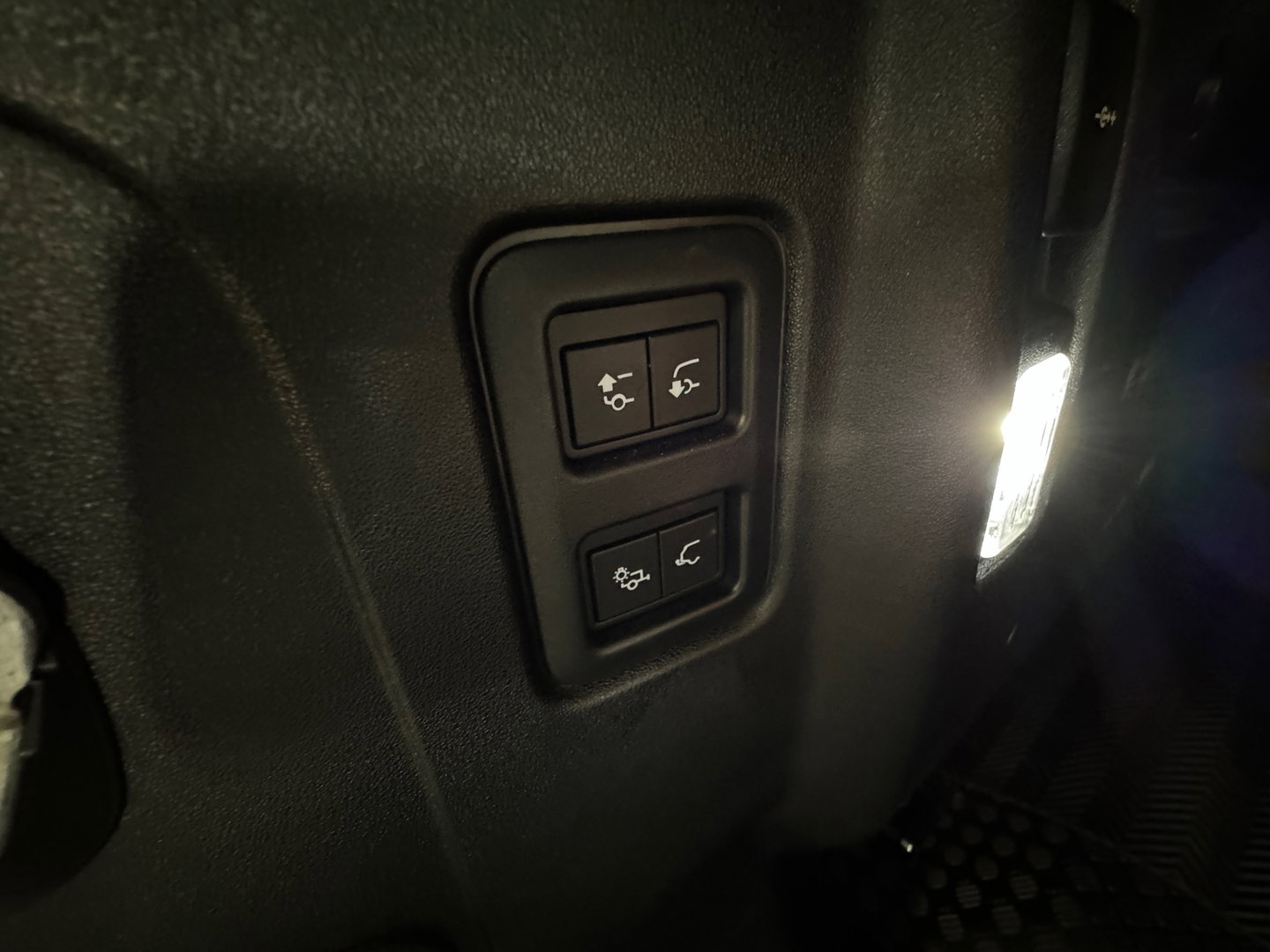 Land Rover Defender 110 2.0 P300e 110 X-Dynamic SE Pano|URBAN