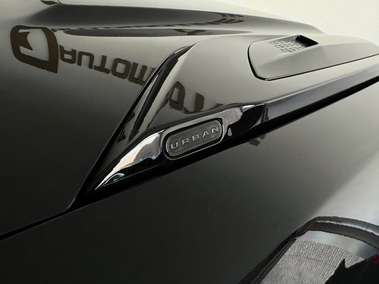 Land Rover Defender 110 2.0 P300e 110 X-Dynamic SE Pano|URBAN