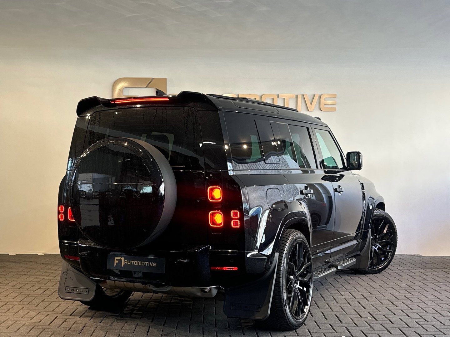 Land Rover Defender 110 2.0 P300e 110 X-Dynamic SE Pano|URBAN