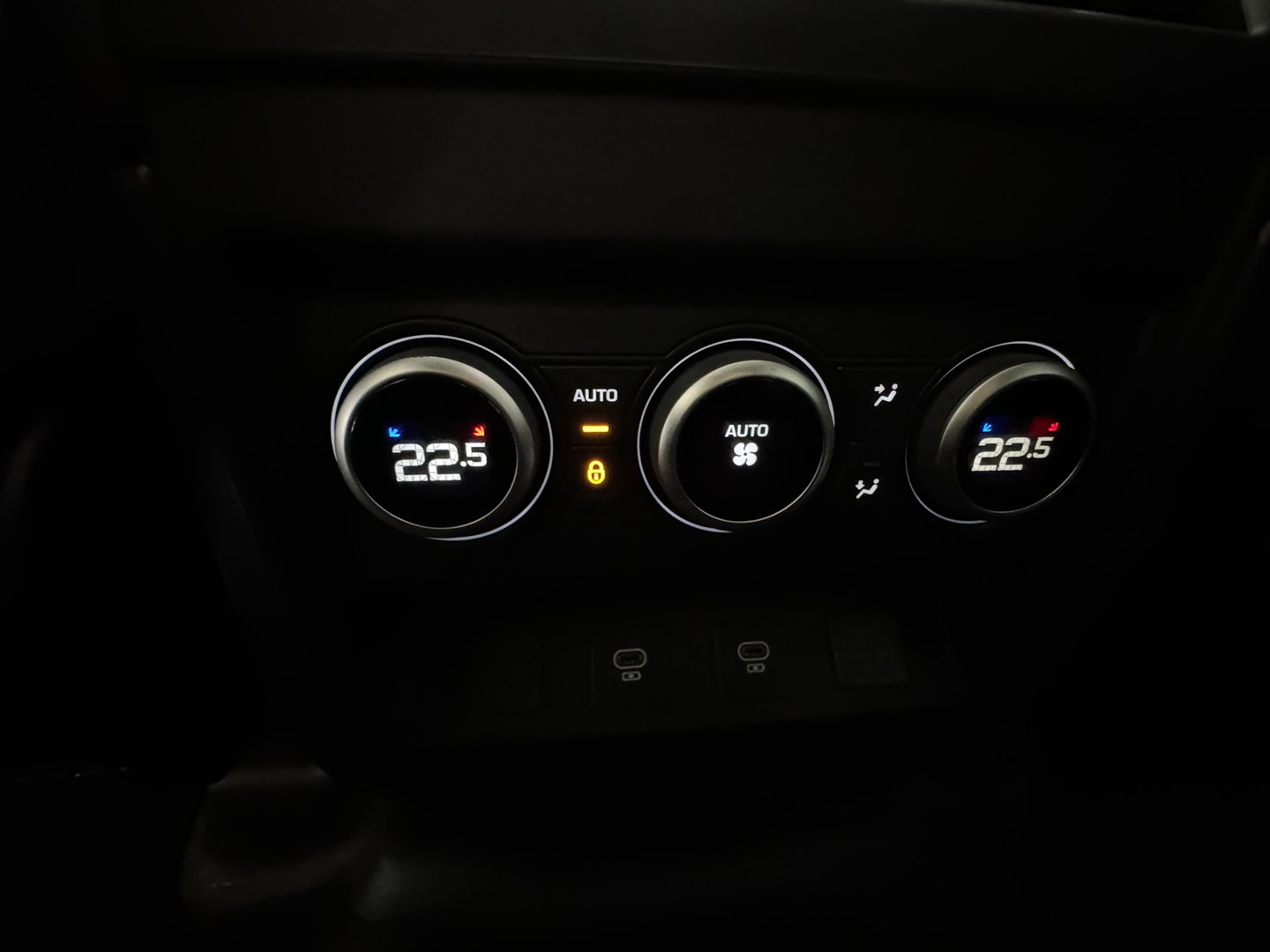 Land Rover Defender 110 2.0 P300e 110 X-Dynamic SE Pano|URBAN