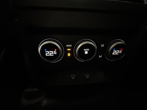 Land Rover Defender 110 2.0 P300e 110 X-Dynamic SE Pano|URBAN