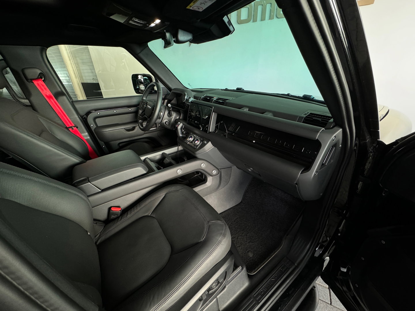 Land Rover Defender 110 2.0 P300e 110 X-Dynamic SE Pano|URBAN