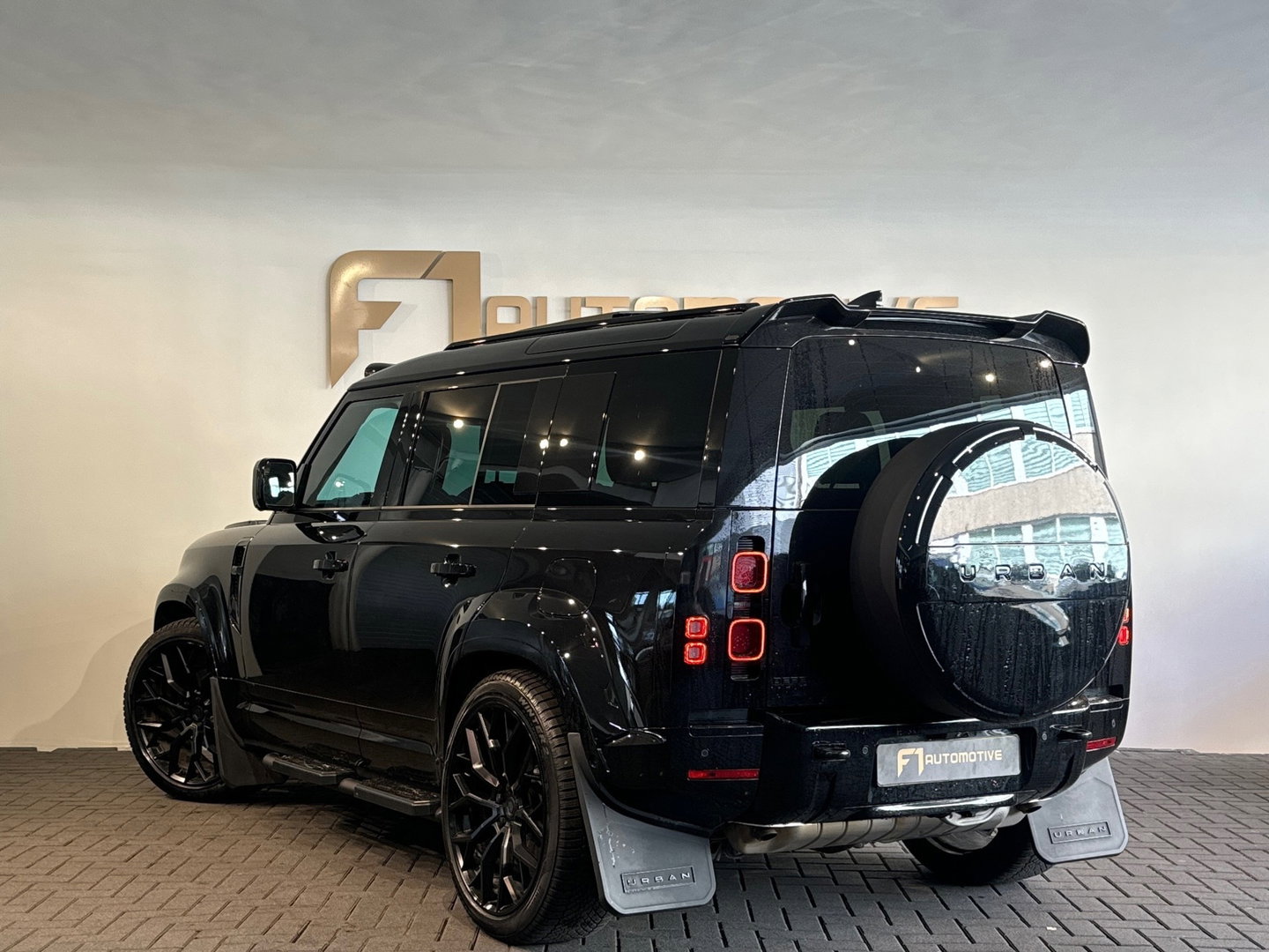 Land Rover Defender 110 2.0 P300e 110 X-Dynamic SE Pano|URBAN