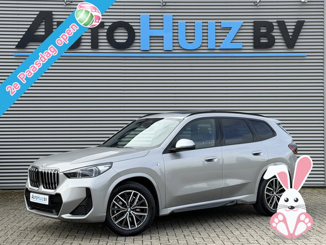 BMW X1 - sDrive20i M Sport Premium Pakket Panoramadak Trekhaak Achteruitrijcamera Stoelverwarming Keyless Entry Carplay