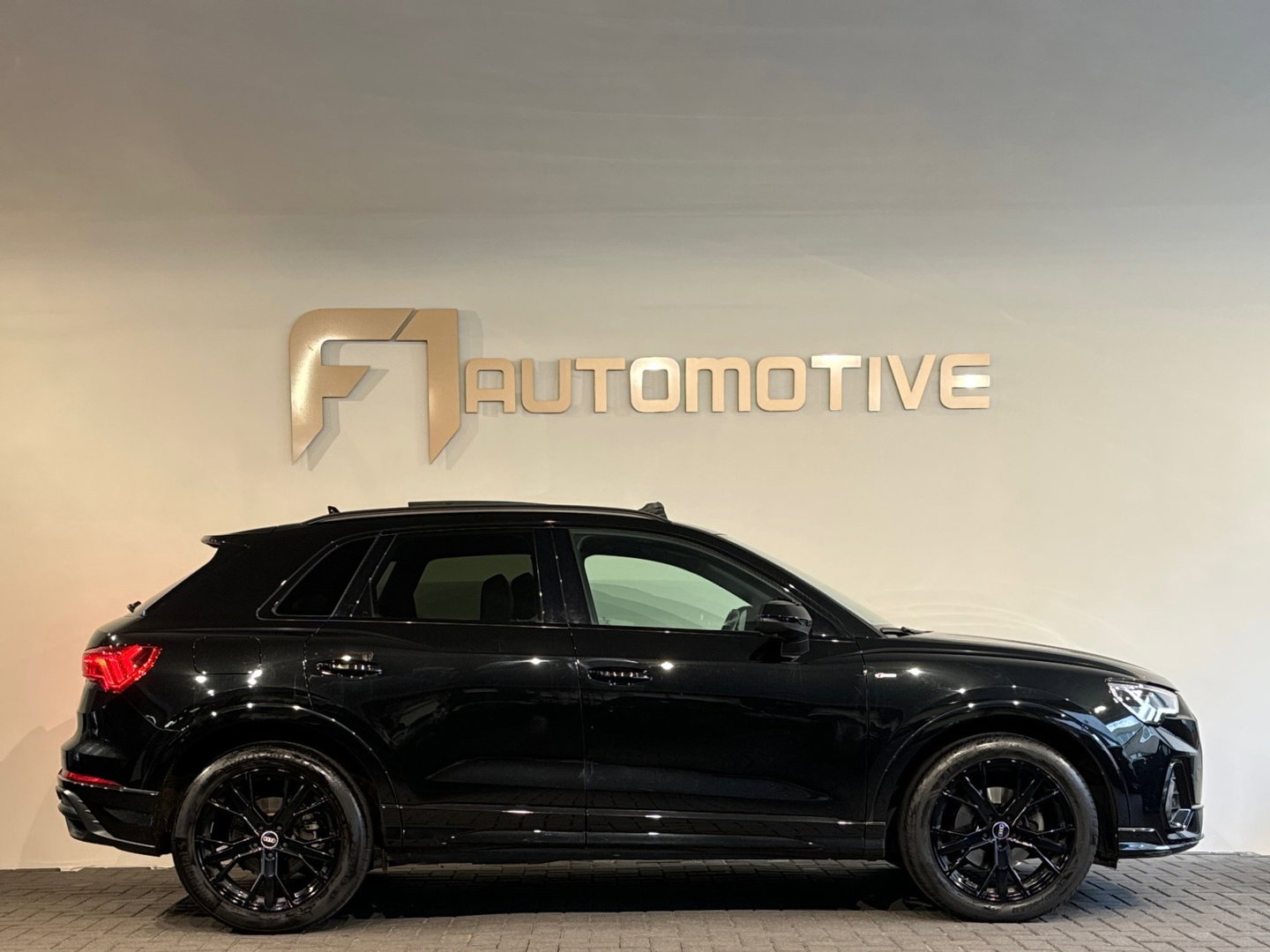 Audi Q3 35 TFSI S Line Pano|Camera|Sfeer|CarPlay|NL Auto|NAP