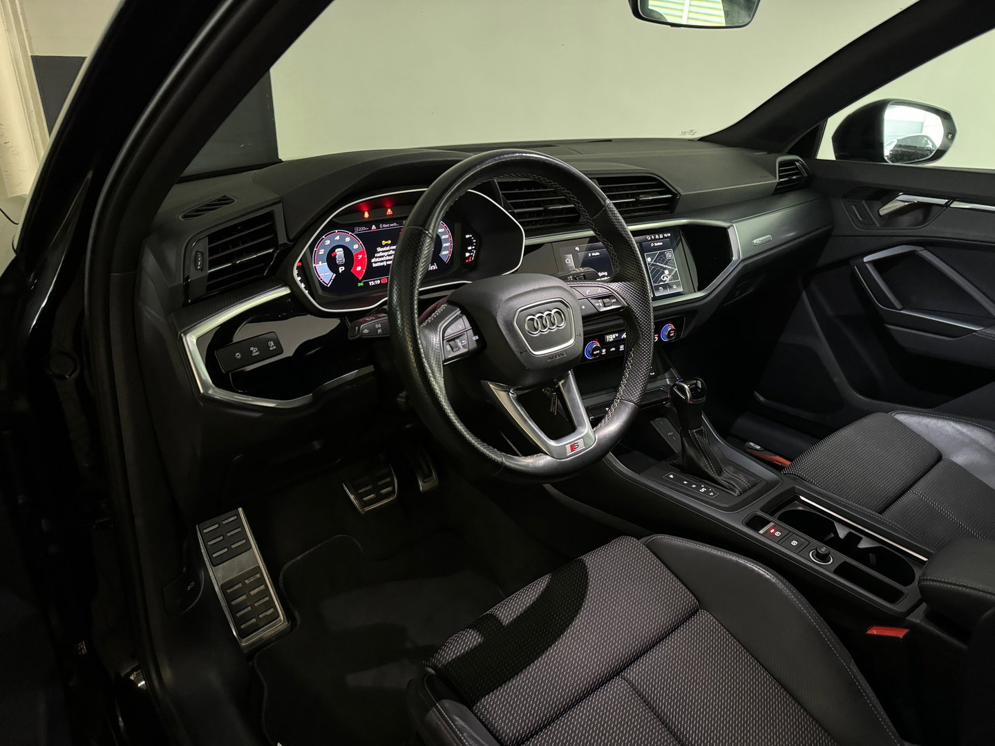 Audi Q3 35 TFSI S Line Pano|Camera|Sfeer|CarPlay|NL Auto|NAP