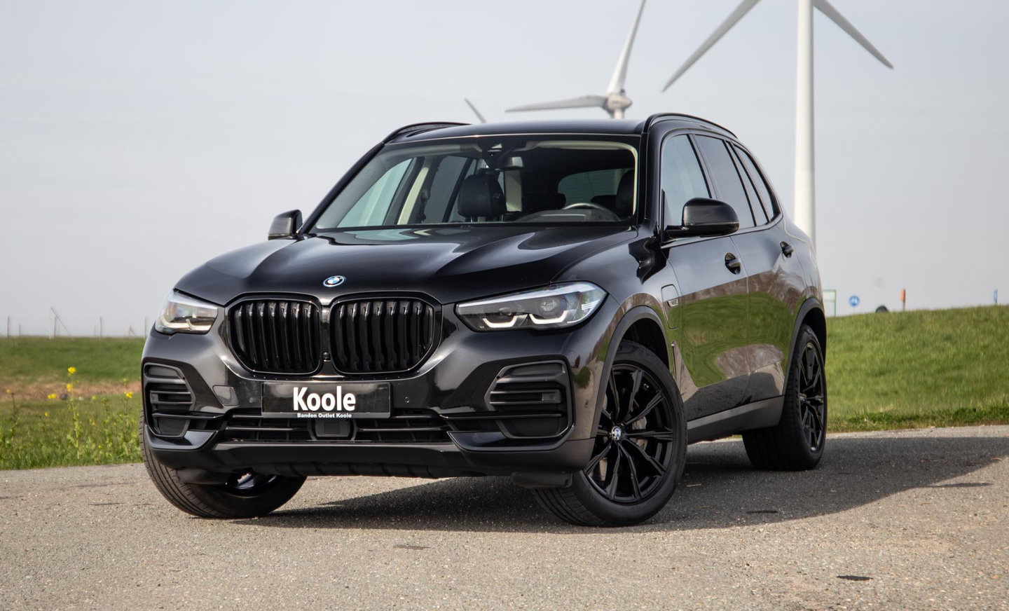 BMW X5 xDrive45e CARPLAY / CAMERA / DEALER ONDERHOUDEN /  LEER / STOELVERWARMING / BLACK ON BLACK
