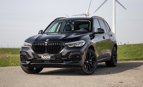 BMW X5 xDrive45e CARPLAY / CAMERA / DEALER ONDERHOUDEN /  LEER / STOELVERWARMING / BLACK ON BLACK