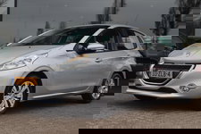 Peugeot 208 - 1.2 VTi ENVY 5-DRS. | CLIMATE | BLUETOOTH | CRUISE | PDC | NAVI | NAP