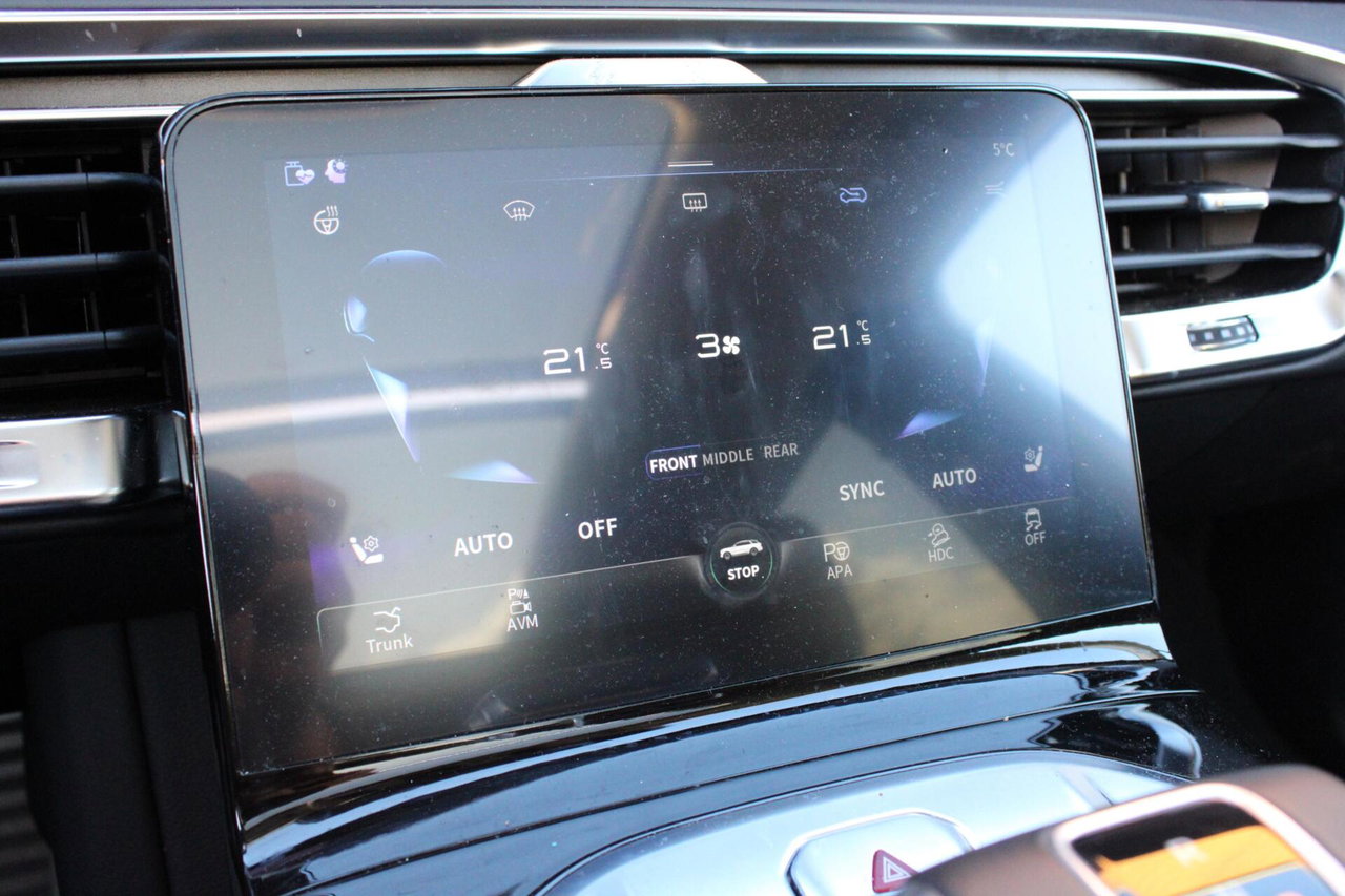 Hongqi E-HS9