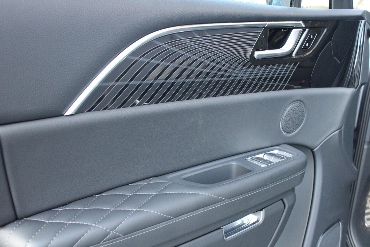 Hongqi E-HS9