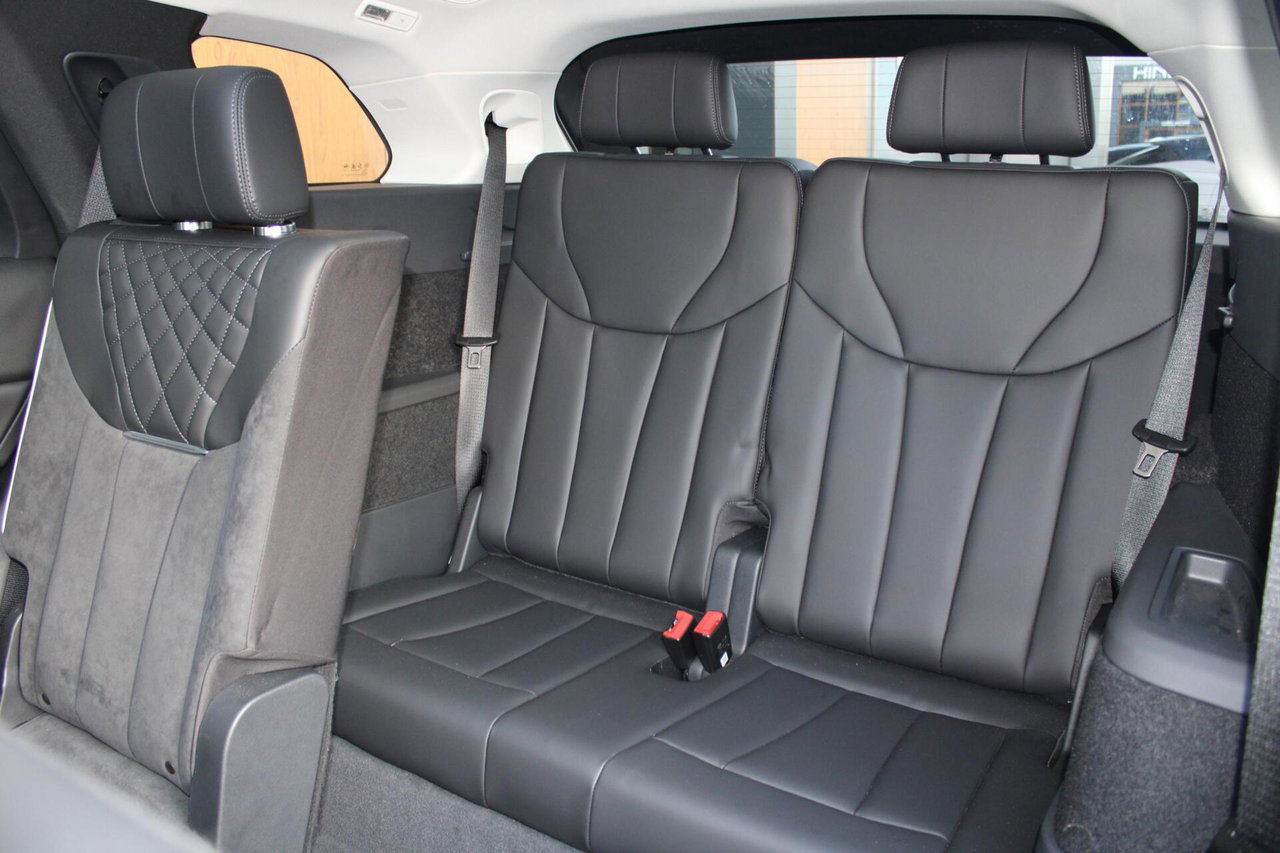 Hongqi E-HS9