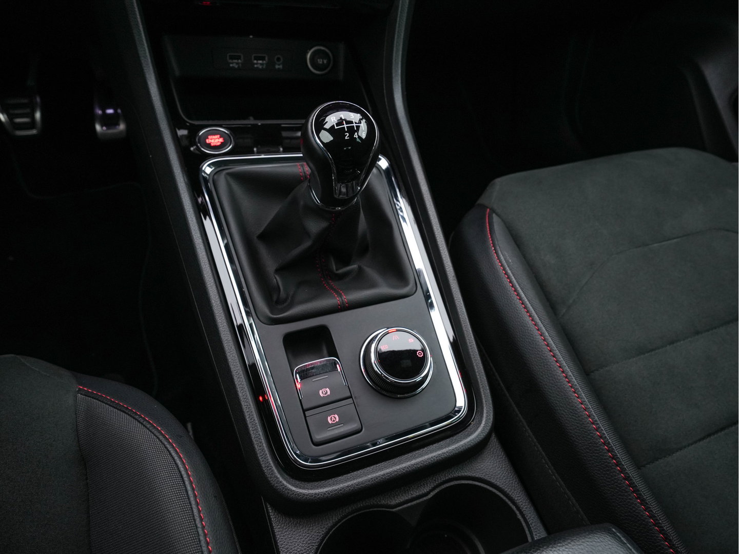 SEAT Ateca 1.5 TSI FR Business Intense (INCL-BTW) *FULL-LED | SPORTSEATS | NAVI-FULLMAP | LEATHER-MICROFIBRE | CAMERA | KEYLESS | DAB+ | CARPLAY | ECC | PDC | CRUISE | TOWBAR | 18''ALU*