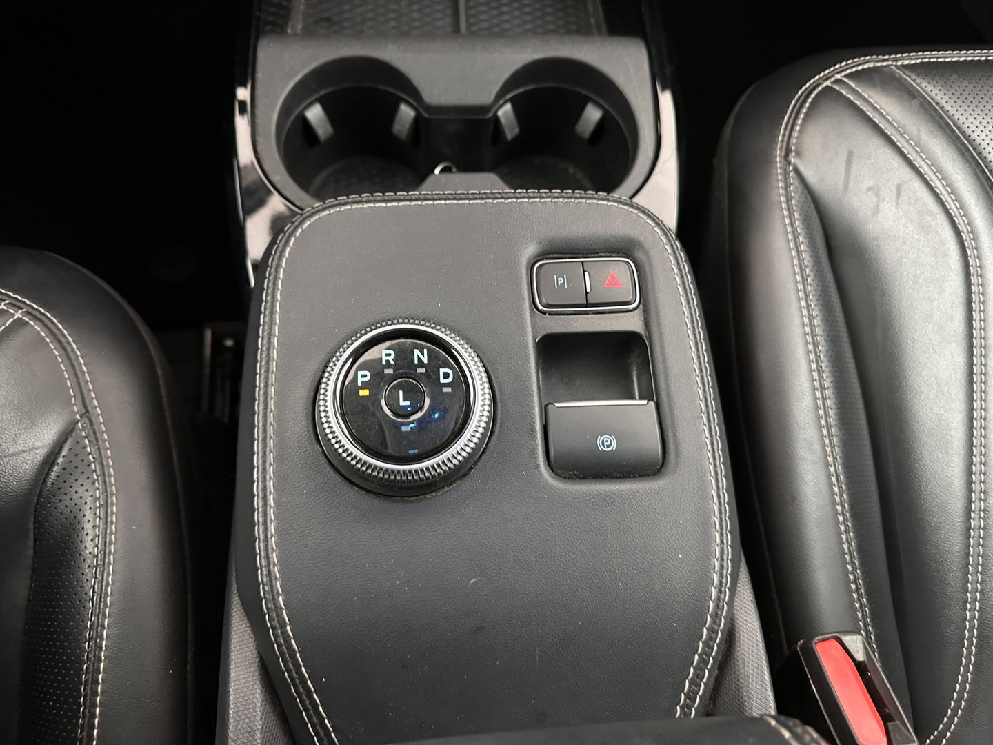 Ford Mustang Mach-E RWD 75 kWh [ 3-Fase-11kW ]{SOH-91%} (INCL-BTW) *PANO | LEATHER | FULL-LED | DAB | DIGI-COCKPIT | KEYLESS | NAVI-FULLMAP | CARPLAY | HEATED-COMFORTSEATS | TOPVIEW | ADAPTIVE-CRUISE | PRIVACY-GLASS | 18'' ALU*