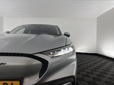 Ford Mustang Mach-E RWD 75 kWh [ 3-Fase-11kW ]{SOH-91%} (INCL-BTW) *PANO | LEATHER | FULL-LED | DAB | DIGI-COCKPIT | KEYLESS | NAVI-FULLMAP | CARPLAY | HEATED-COMFORTSEATS | TOPVIEW | ADAPTIVE-CRUISE | PRIVACY-GLASS | 18'' ALU*