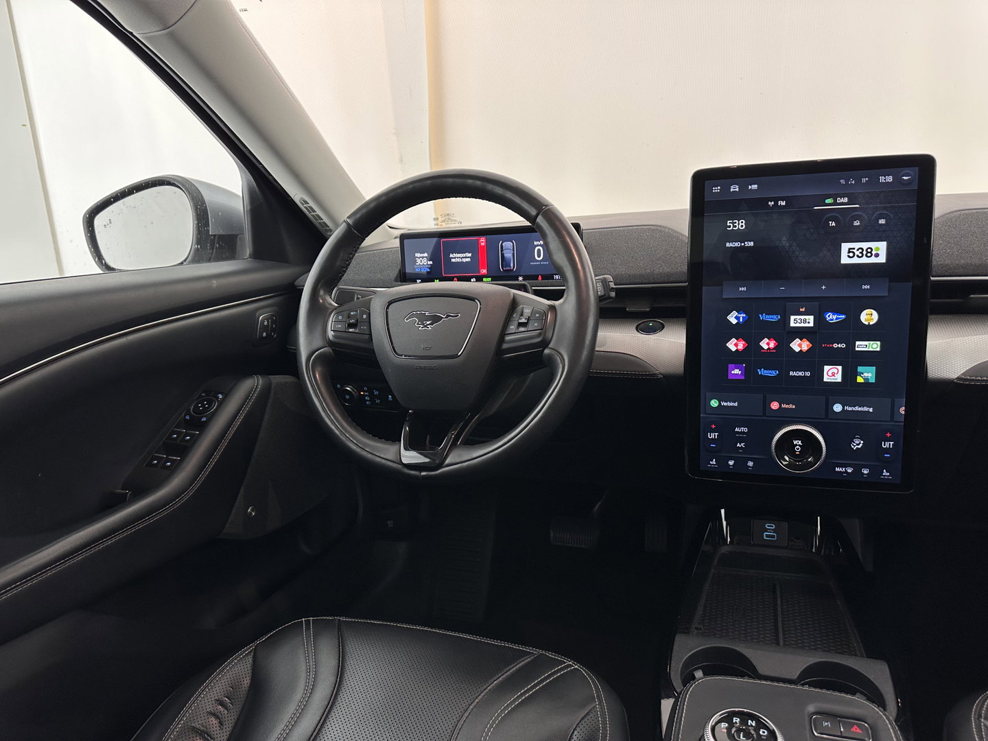 Ford Mustang Mach-E RWD 75 kWh [ 3-Fase-11kW ]{SOH-91%} (INCL-BTW) *PANO | LEATHER | FULL-LED | DAB | DIGI-COCKPIT | KEYLESS | NAVI-FULLMAP | CARPLAY | HEATED-COMFORTSEATS | TOPVIEW | ADAPTIVE-CRUISE | PRIVACY-GLASS | 18'' ALU*