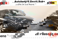 Volkswagen Golf - 1.5 eTSI Style Panoramadak Elec.Trekhaak IQ-led ! 2e Paasdag geopend van 12.00 tot 17:00u !