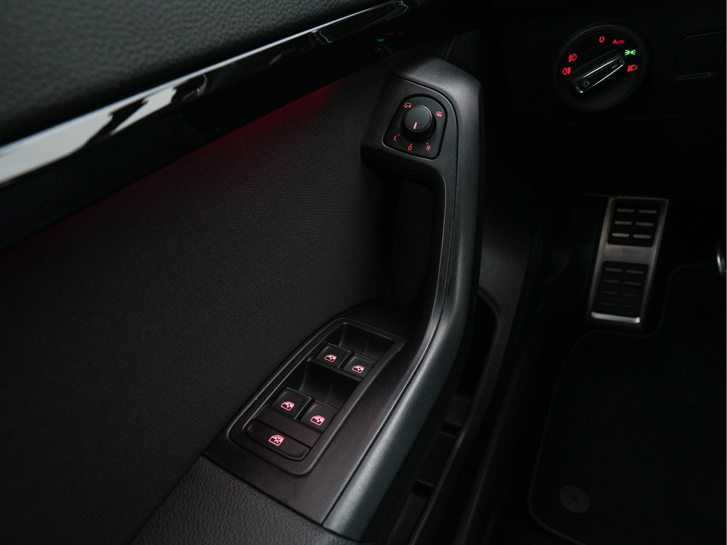 SEAT Ateca 1.5 TSI FR Business Intense (INCL-BTW) *FULL-LED | SPORTSEATS | NAVI-FULLMAP | LEATHER-MICROFIBRE | CAMERA | KEYLESS | DAB+ | CARPLAY | ECC | PDC | CRUISE | TOWBAR | 18''ALU*