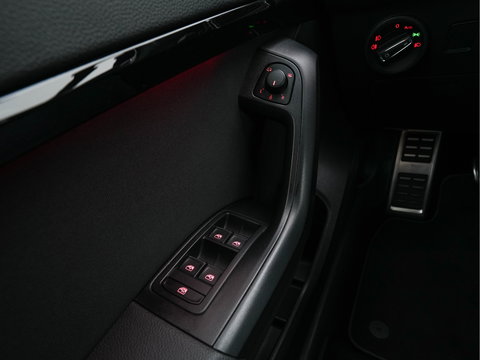 SEAT Ateca 1.5 TSI FR Business Intense (INCL-BTW) *FULL-LED | SPORTSEATS | NAVI-FULLMAP | LEATHER-MICROFIBRE | CAMERA | KEYLESS | DAB+ | CARPLAY | ECC | PDC | CRUISE | TOWBAR | 18''ALU*