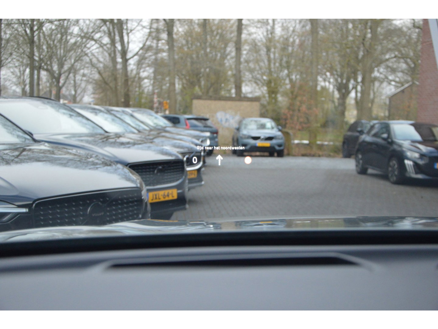 Volvo XC60 T8 Hybride AWD Plus Dark | Head-Up Display | Trekhaak | Harman/Kardon | Panoramadak | Stoel + Stuur Verwarmd |