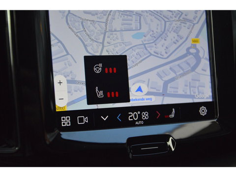 Volvo XC60 T8 Hybride AWD Plus Dark | Head-Up Display | Trekhaak | Harman/Kardon | Panoramadak | Stoel + Stuur Verwarmd |