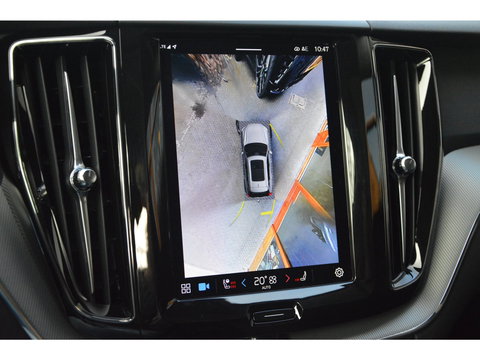 Volvo XC60 T8 Hybride AWD Plus Dark | Head-Up Display | Trekhaak | Harman/Kardon | Panoramadak | Stoel + Stuur Verwarmd |