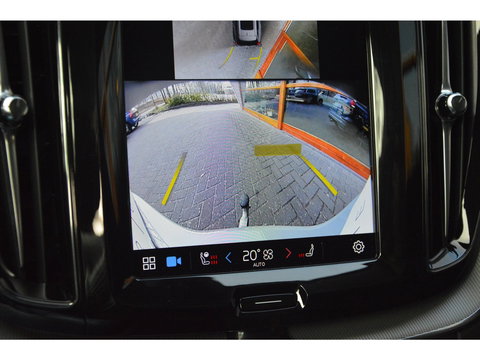 Volvo XC60 T8 Hybride AWD Plus Dark | Head-Up Display | Trekhaak | Harman/Kardon | Panoramadak | Stoel + Stuur Verwarmd |