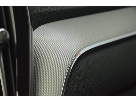 Volvo XC60 T8 Hybride AWD Plus Dark | Head-Up Display | Trekhaak | Harman/Kardon | Panoramadak | Stoel + Stuur Verwarmd |