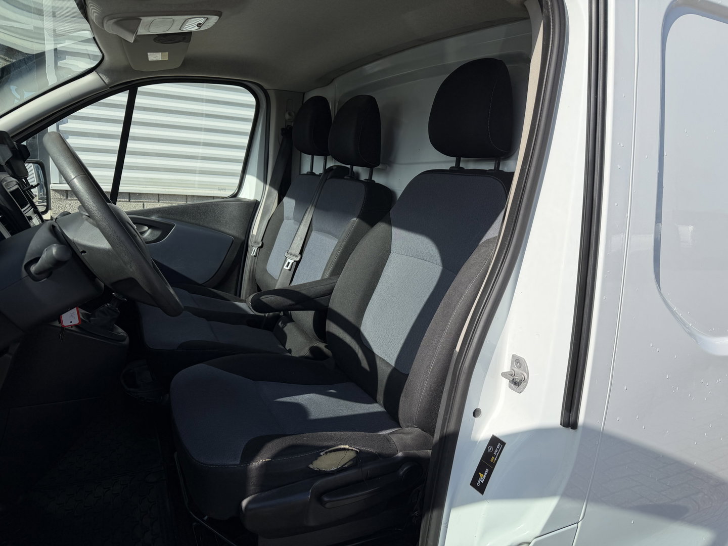 Opel Vivaro 1.6 CDTI L1H1 Edition EcoFlex / euro 6 / bpm vrij / vaste prijs rijklaar € 8950 ex btw / lease vanaf € 151 / airco / cruise / trekhaak / ingerichte laadruimte / ex bouw bus