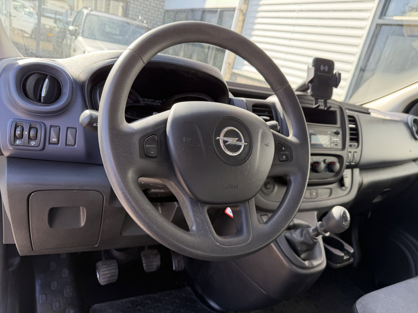 Opel Vivaro 1.6 CDTI L1H1 Edition EcoFlex / euro 6 / bpm vrij / vaste prijs rijklaar € 8950 ex btw / lease vanaf € 151 / airco / cruise / trekhaak / ingerichte laadruimte / ex bouw bus