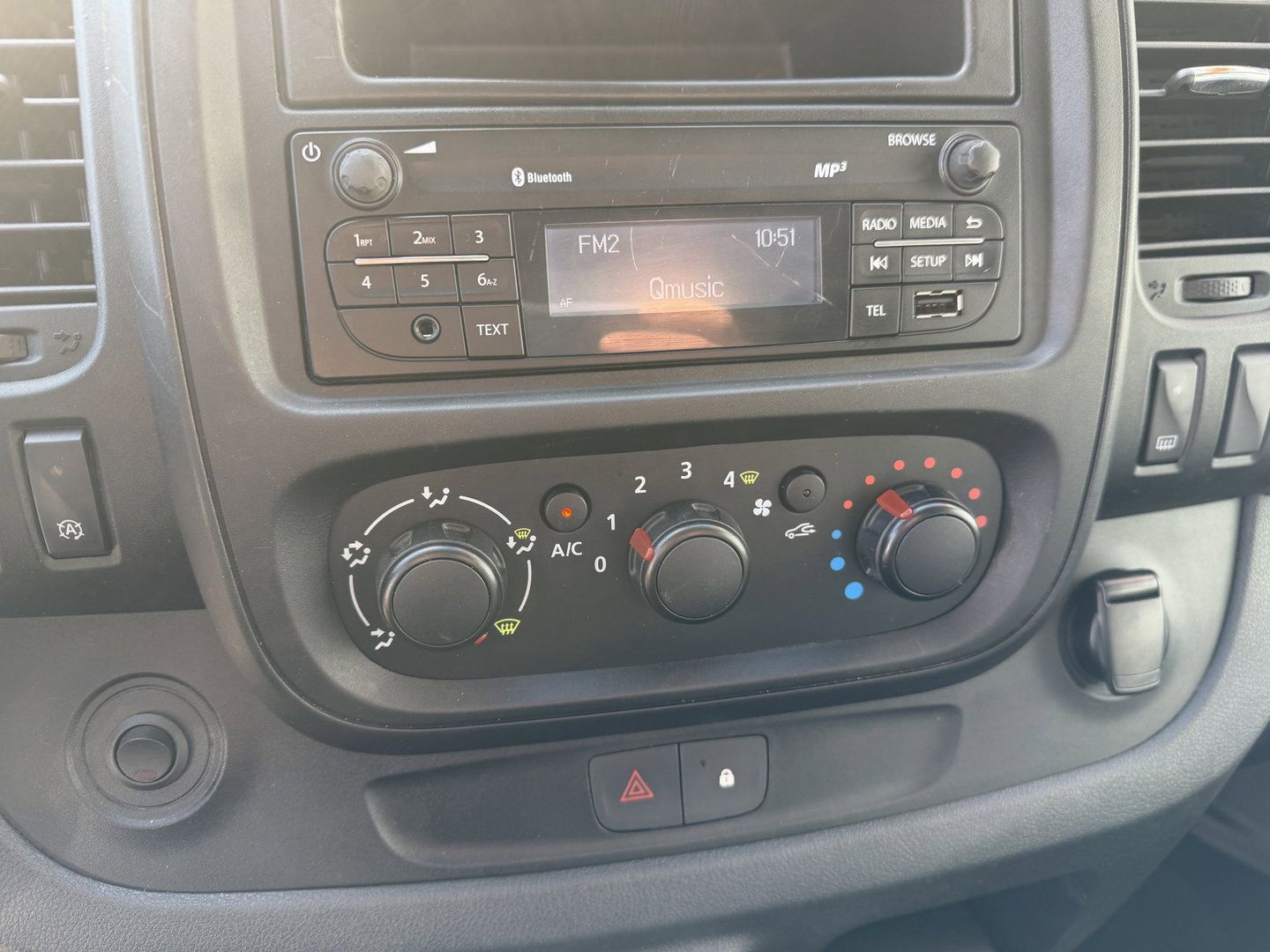 Opel Vivaro 1.6 CDTI L1H1 Edition EcoFlex / euro 6 / bpm vrij / vaste prijs rijklaar € 8950 ex btw / lease vanaf € 151 / airco / cruise / trekhaak / ingerichte laadruimte / ex bouw bus