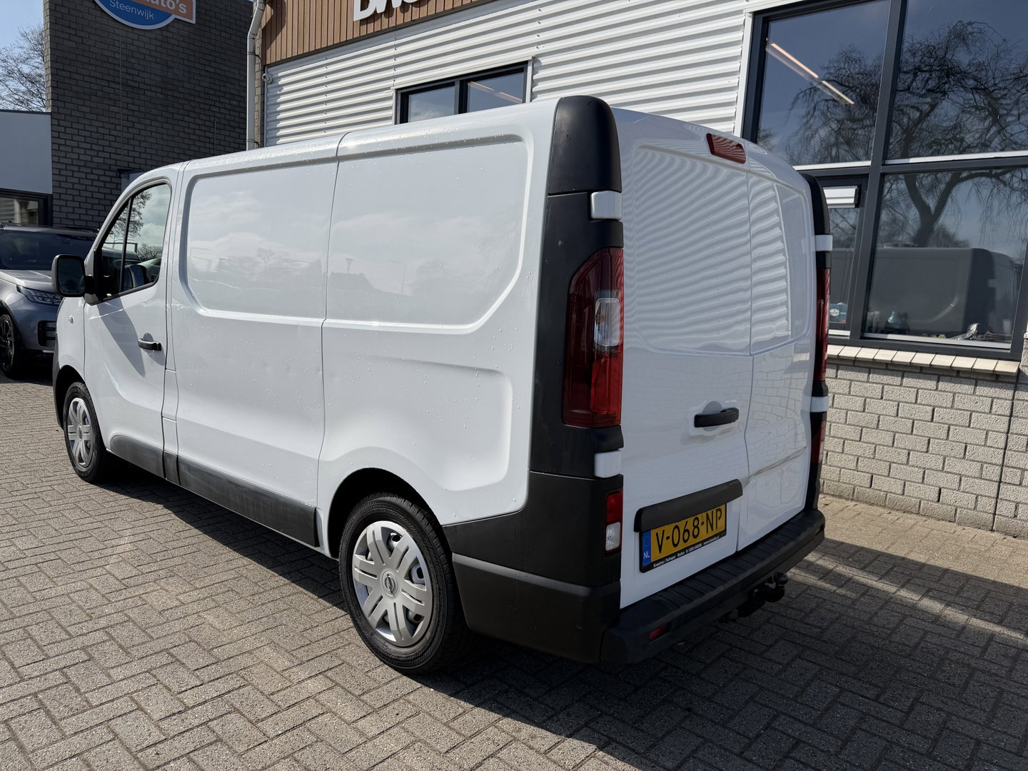 Opel Vivaro 1.6 CDTI L1H1 Edition EcoFlex / euro 6 / bpm vrij / vaste prijs rijklaar € 8950 ex btw / lease vanaf € 151 / airco / cruise / trekhaak / ingerichte laadruimte / ex bouw bus