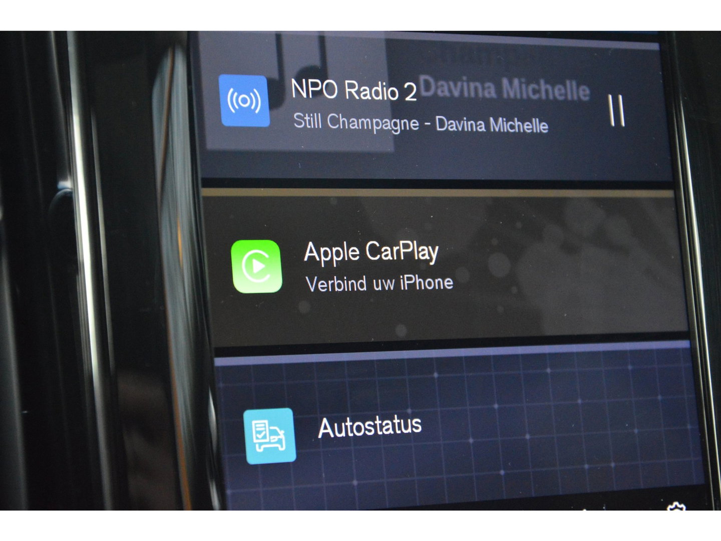 Volvo XC60 T8 Hybride AWD Plus Dark | Head-Up Display | Trekhaak | Harman/Kardon | Panoramadak | Stoel + Stuur Verwarmd |