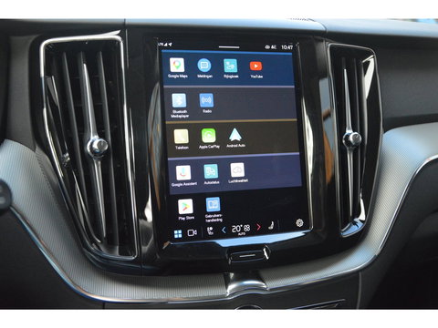 Volvo XC60 T8 Hybride AWD Plus Dark | Head-Up Display | Trekhaak | Harman/Kardon | Panoramadak | Stoel + Stuur Verwarmd |