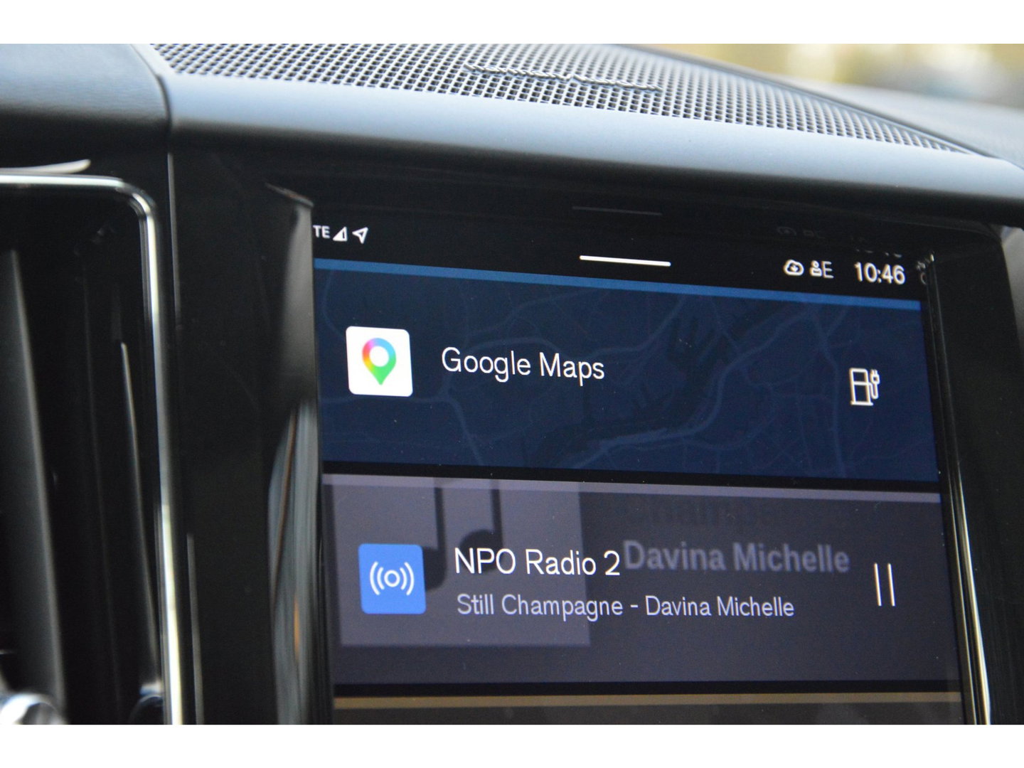 Volvo XC60 T8 Hybride AWD Plus Dark | Head-Up Display | Trekhaak | Harman/Kardon | Panoramadak | Stoel + Stuur Verwarmd |