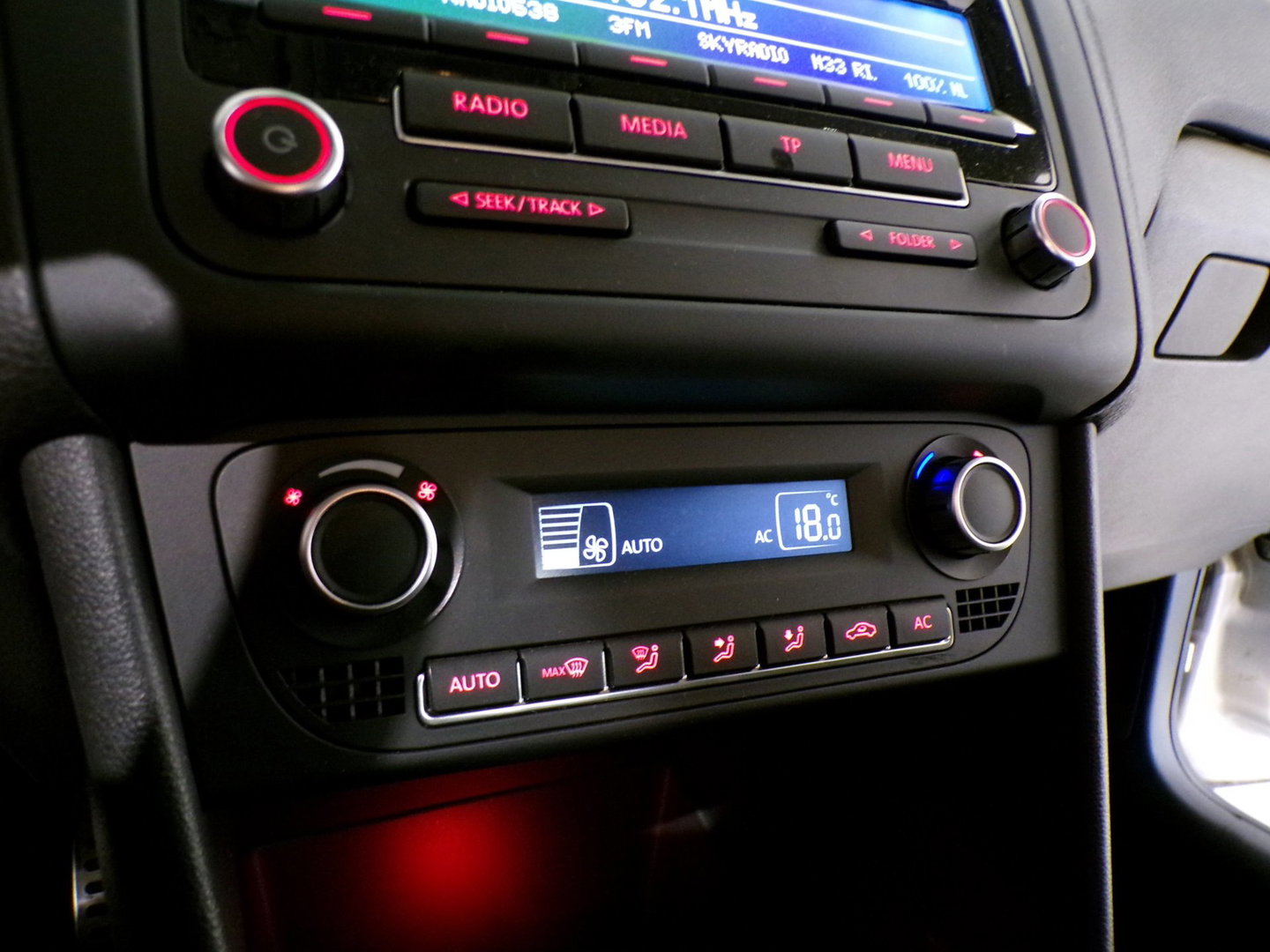 Volkswagen Polo 1.2 TSI Cross "Origineel NL!" Automaat! 1e eigenaar! Uniek! Bluetooth Parkeersensoren Cruise Apple-carplay