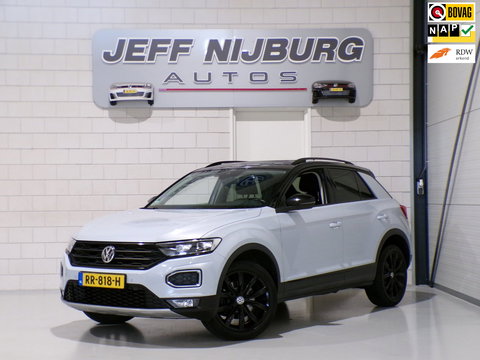 Volkswagen T-Roc 1.0 TSI Style "Origineel NL!" Schuifdak Full-LED Virtual Trekhaak Black-Edition Parkeersensoren Apple-Carplay DAB