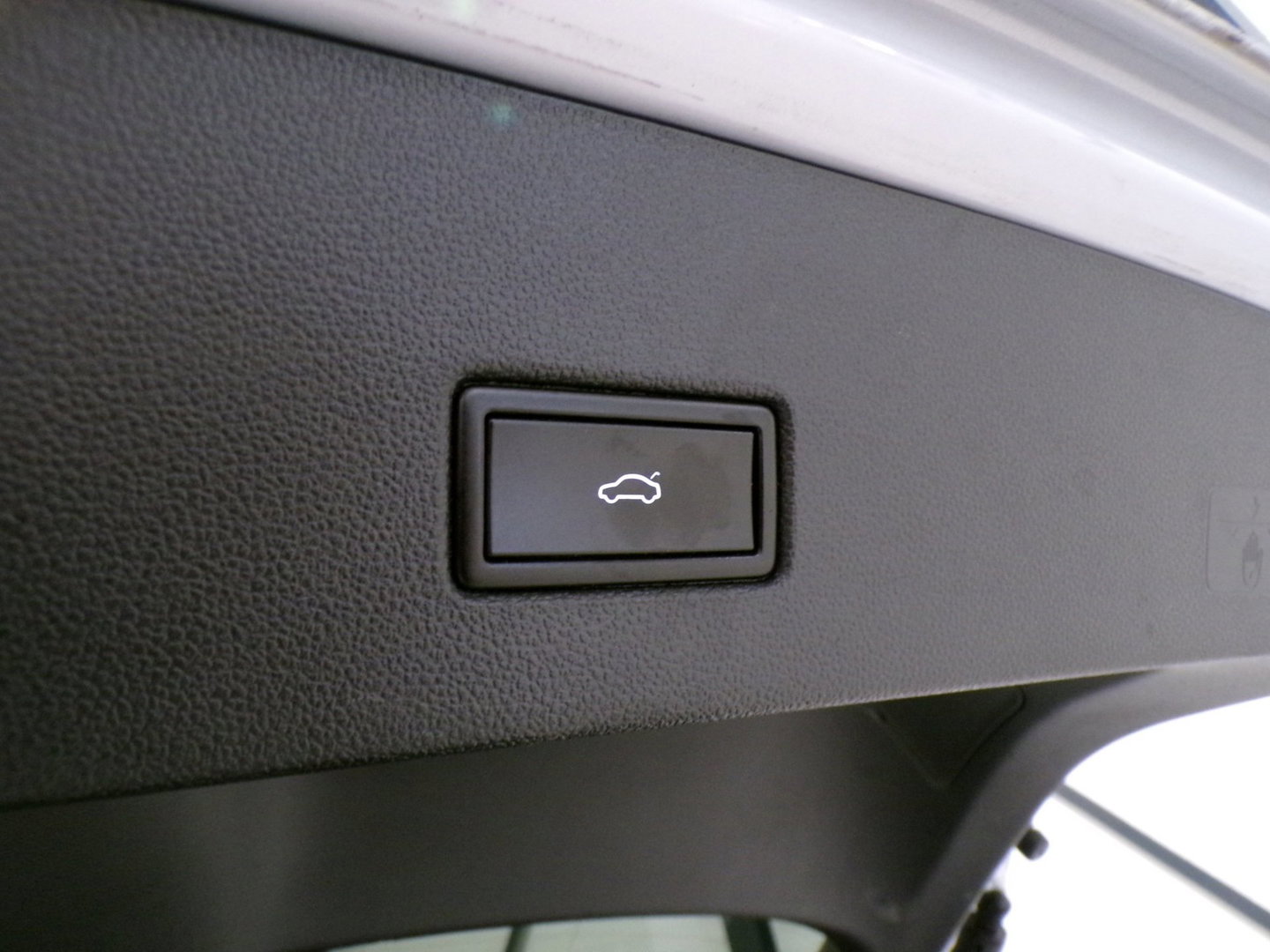 Volkswagen T-Roc 1.0 TSI Style "Origineel NL!" Schuifdak Full-LED Virtual Trekhaak Black-Edition Parkeersensoren Apple-Carplay DAB