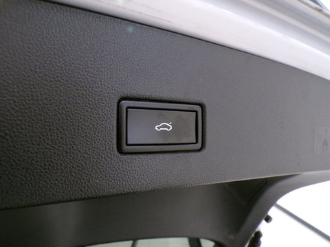 Volkswagen T-Roc 1.0 TSI Style "Origineel NL!" Schuifdak Full-LED Virtual Trekhaak Black-Edition Parkeersensoren Apple-Carplay DAB