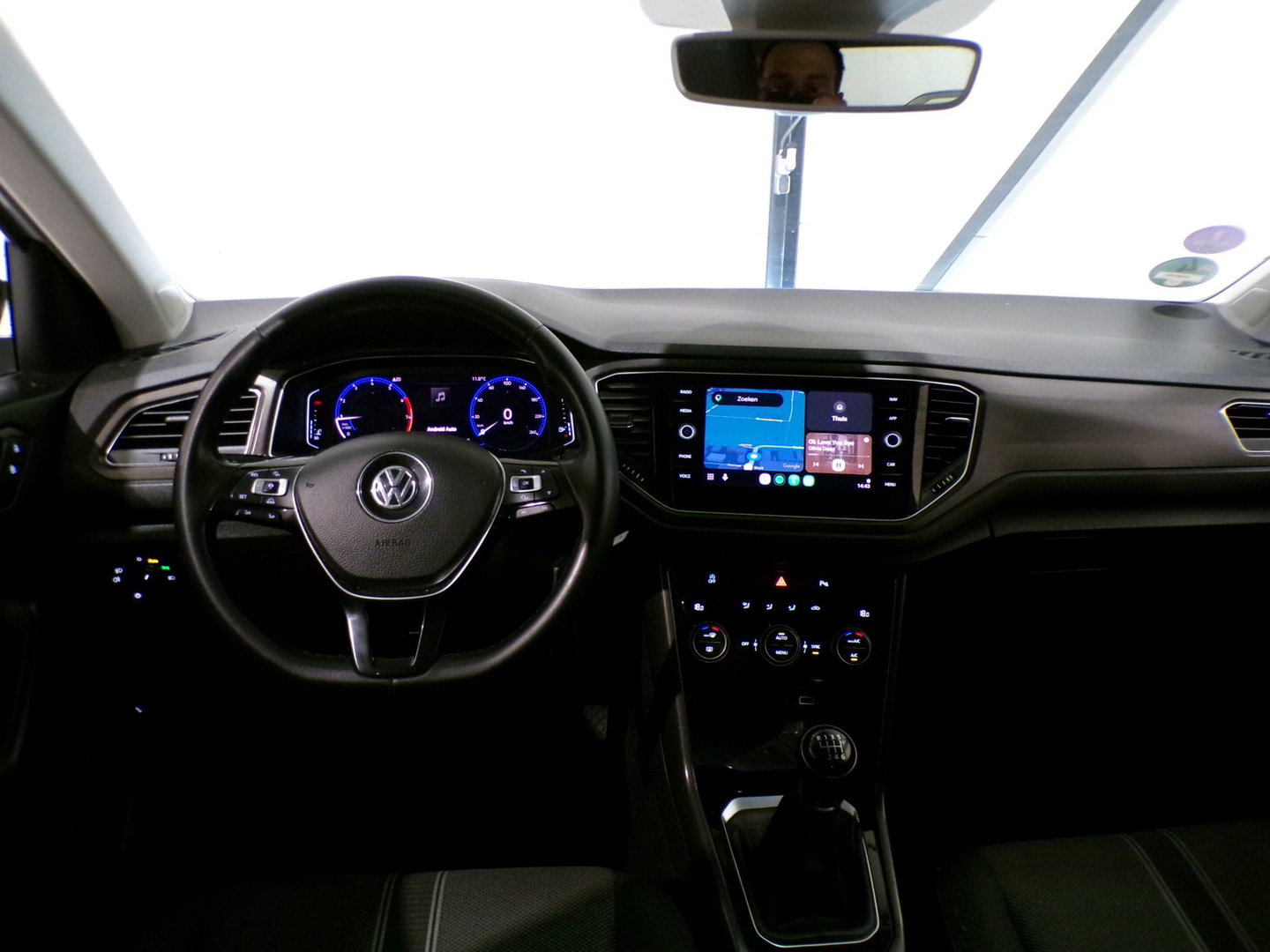 Volkswagen T-Roc 1.0 TSI Style "Origineel NL!" Schuifdak Full-LED Virtual Trekhaak Black-Edition Parkeersensoren Apple-Carplay DAB