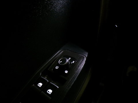 Volkswagen T-Roc 1.0 TSI Style "Origineel NL!" Schuifdak Full-LED Virtual Trekhaak Black-Edition Parkeersensoren Apple-Carplay DAB