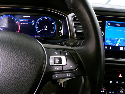 Volkswagen T-Roc 1.0 TSI Style "Origineel NL!" Schuifdak Full-LED Virtual Trekhaak Black-Edition Parkeersensoren Apple-Carplay DAB