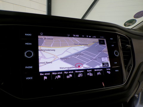 Volkswagen T-Roc 1.0 TSI Style "Origineel NL!" Schuifdak Full-LED Virtual Trekhaak Black-Edition Parkeersensoren Apple-Carplay DAB