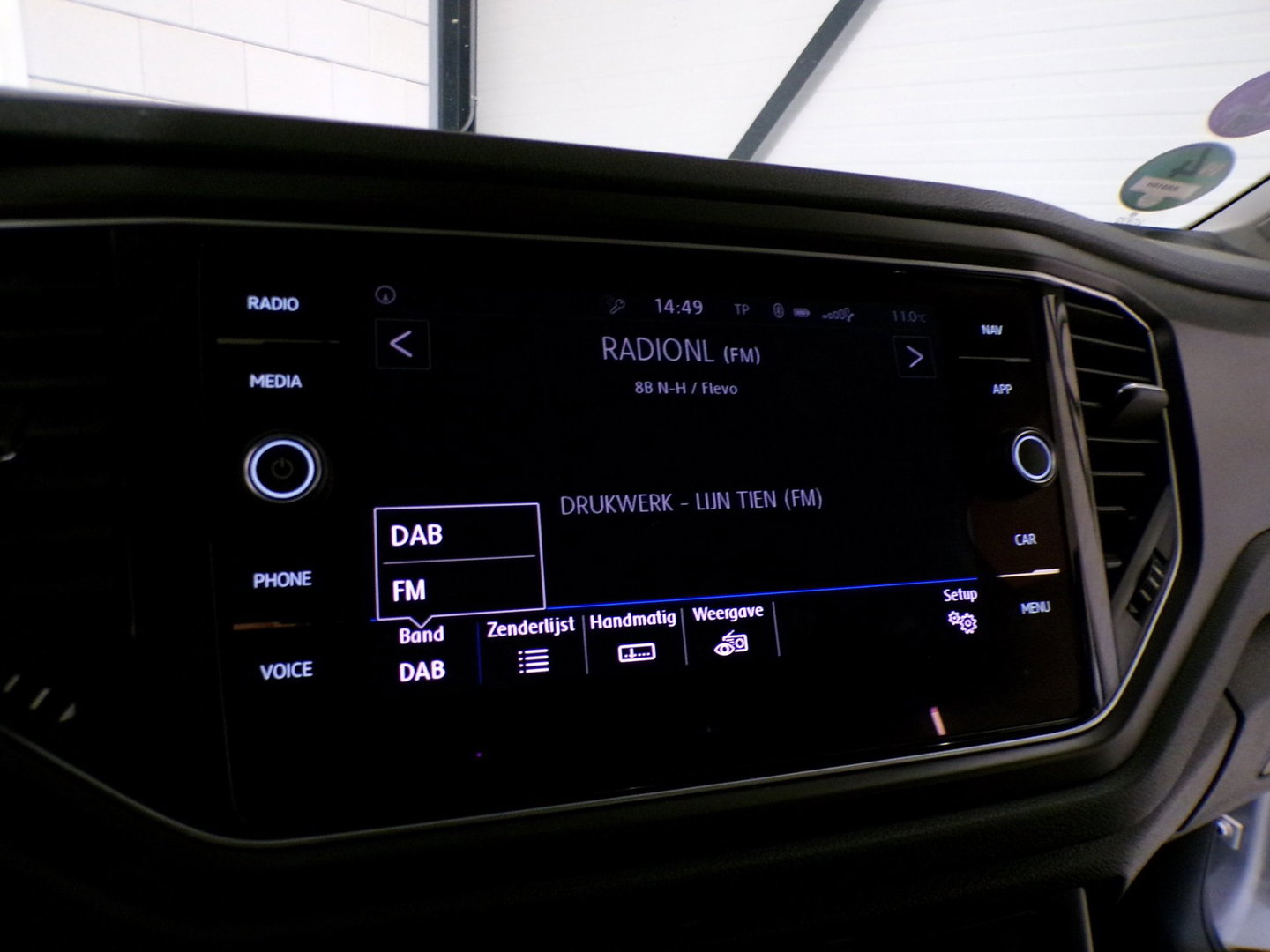 Volkswagen T-Roc 1.0 TSI Style "Origineel NL!" Schuifdak Full-LED Virtual Trekhaak Black-Edition Parkeersensoren Apple-Carplay DAB