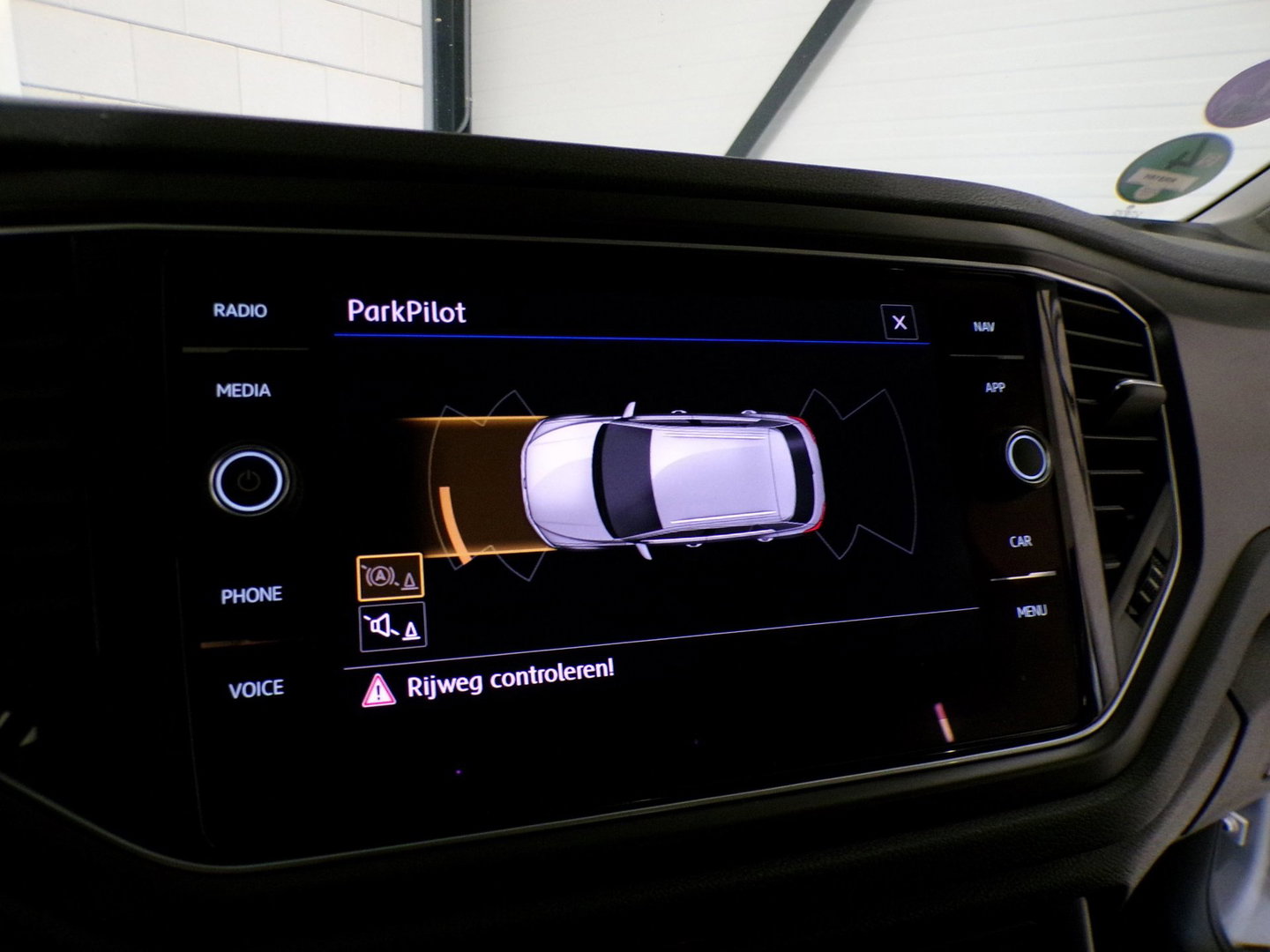 Volkswagen T-Roc 1.0 TSI Style "Origineel NL!" Schuifdak Full-LED Virtual Trekhaak Black-Edition Parkeersensoren Apple-Carplay DAB